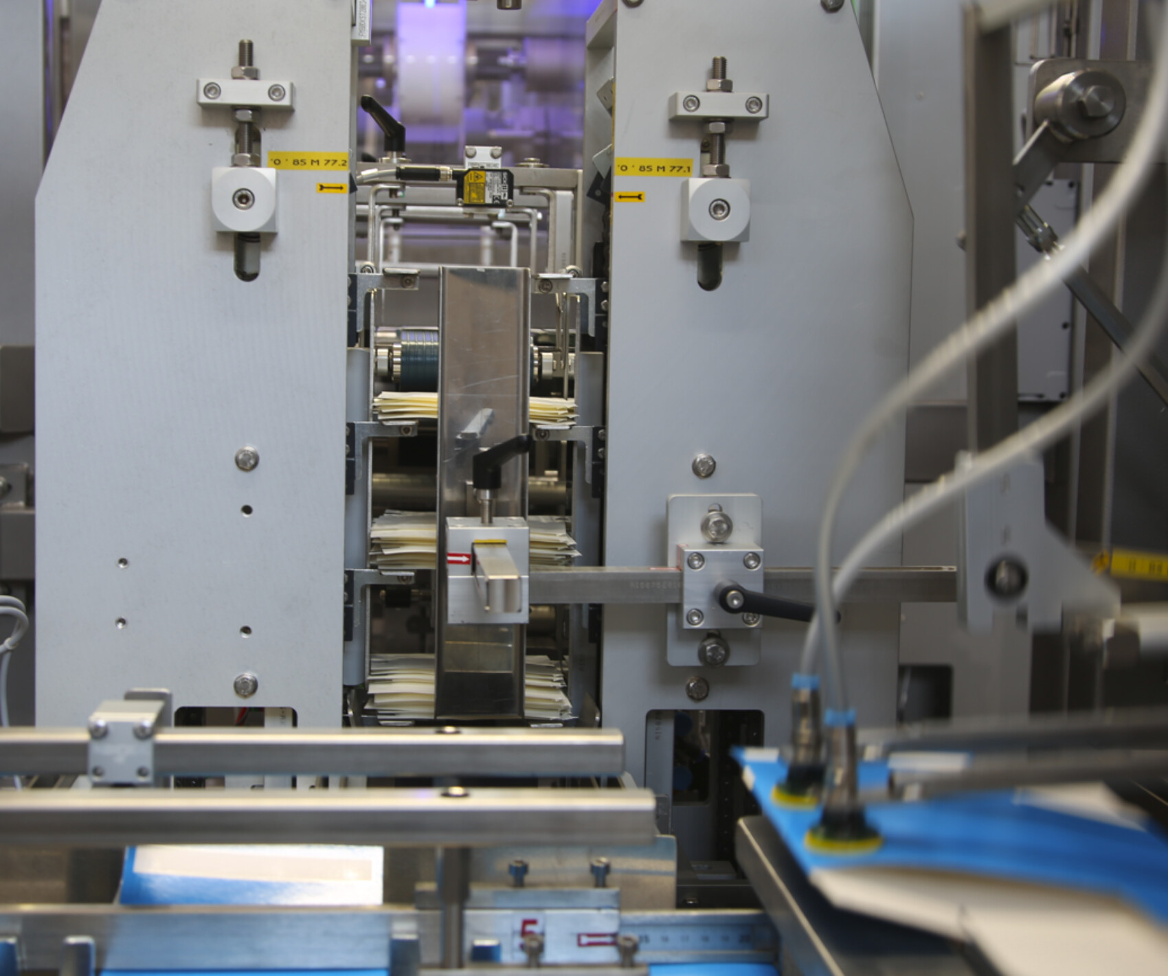 Stacking process for preparing products for downstream equipment