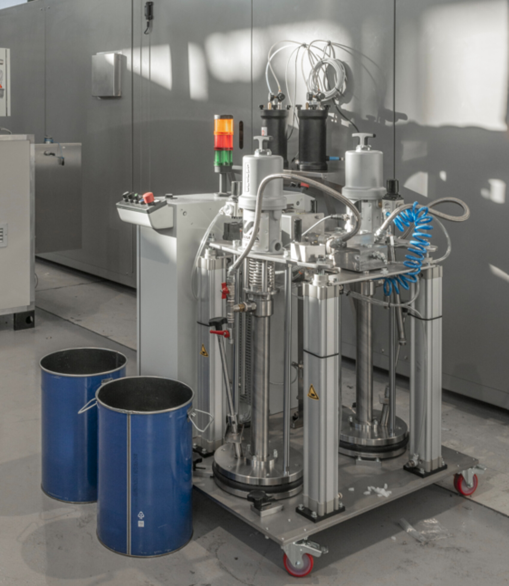 Drum melter for hot melt application for inline coating of Wound Care Products