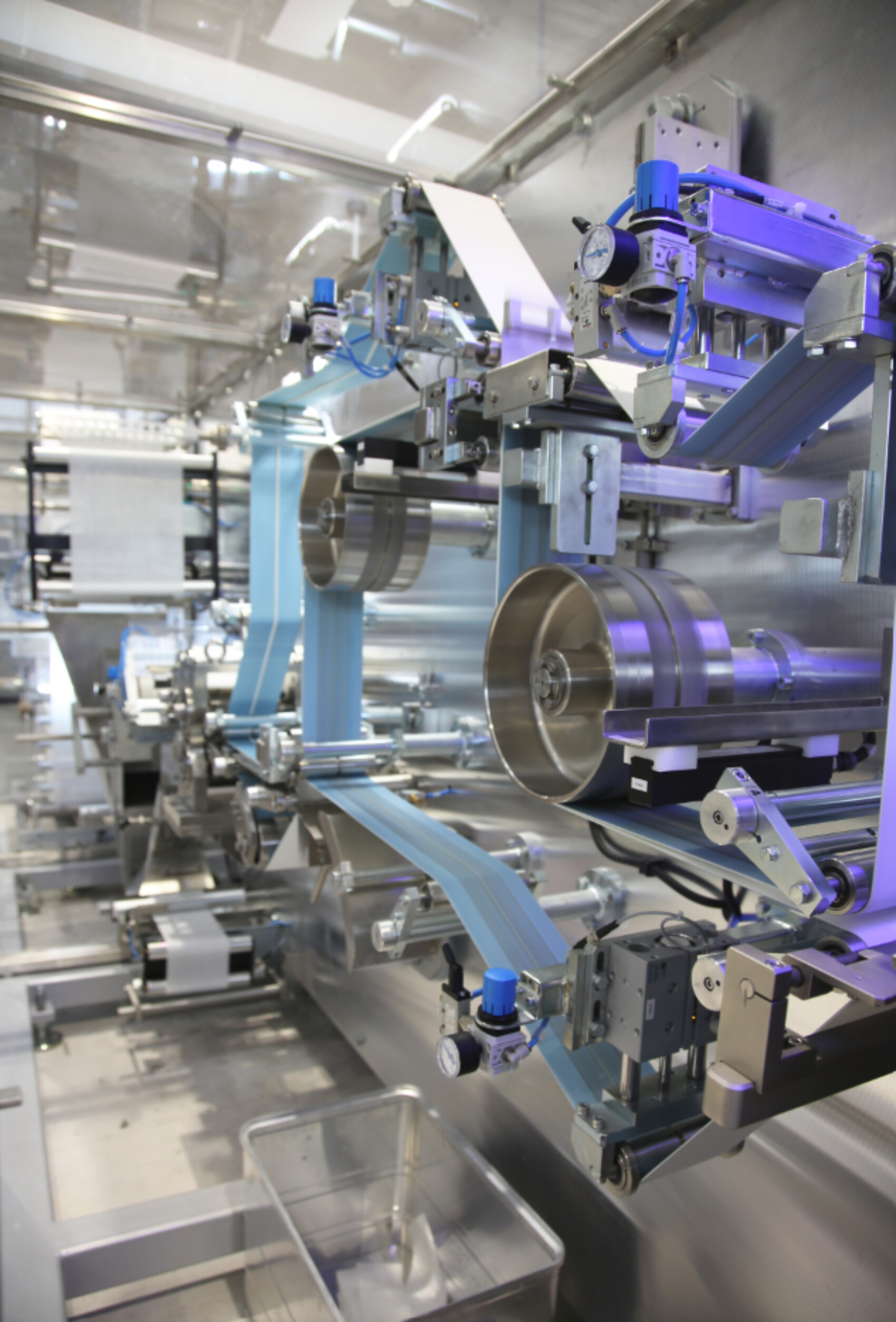 Folding processes installed on converting machine