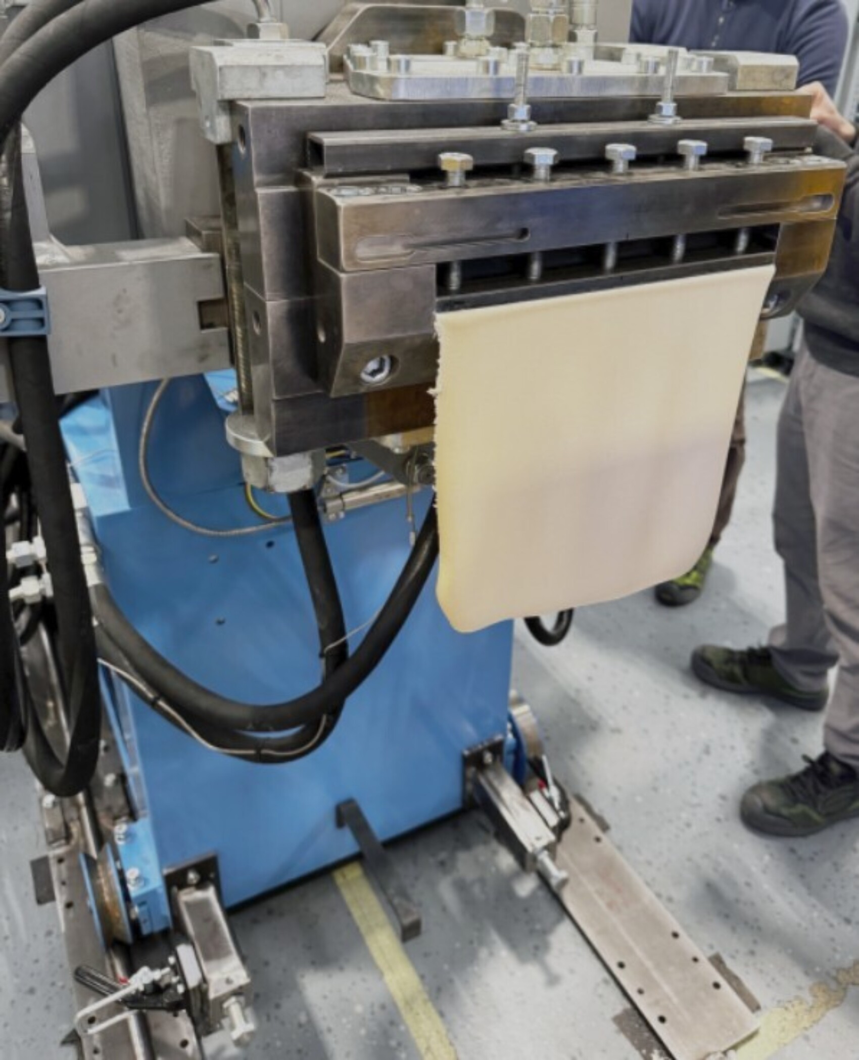Extruder for preparation hydrocolloid for further treatment for Ostomy Care Products
